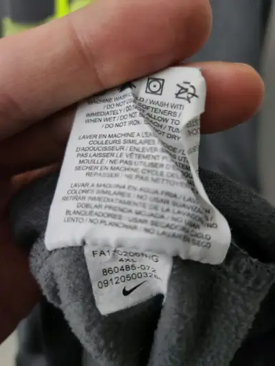 Polerón Nike Dri-Fit con capucha gris y logo amar - miniatura 5