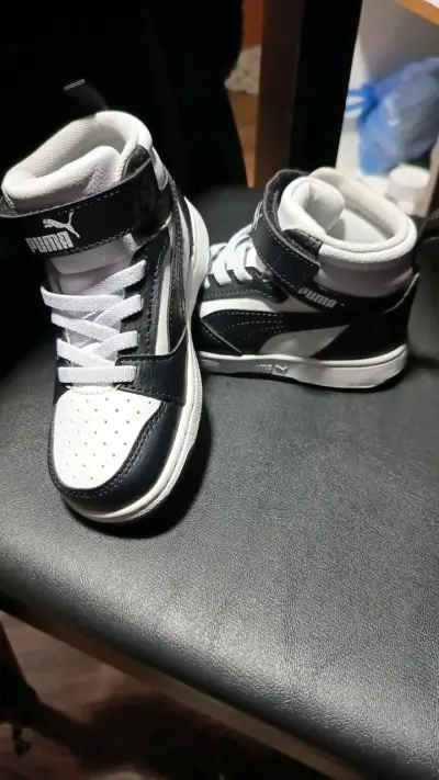 Zapatillas de niño Marca Puma. - miniatura 1