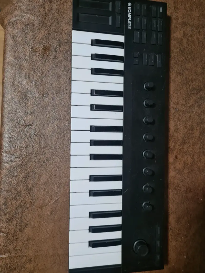 Controlador MIDI Komplete Kontrol M32 compacto - 2