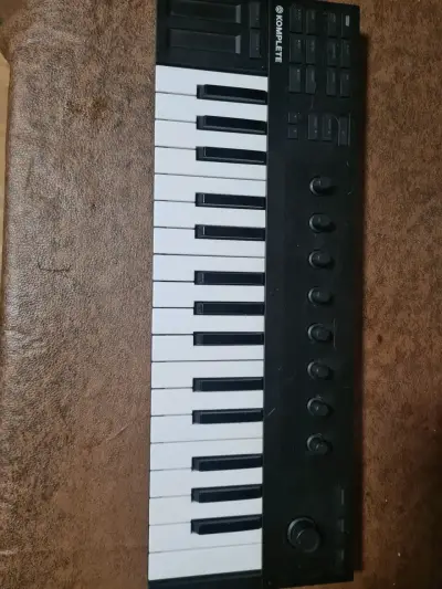 Controlador MIDI Komplete Kontrol M32 compacto - miniatura 2