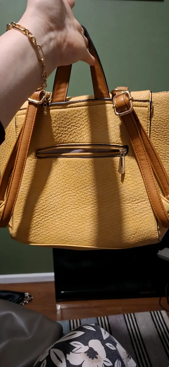 Cartera de cuero amarilla con correas ajustables - 2