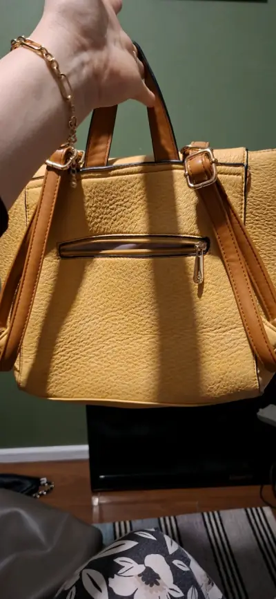 Cartera de cuero amarilla con correas ajustables - miniatura 2