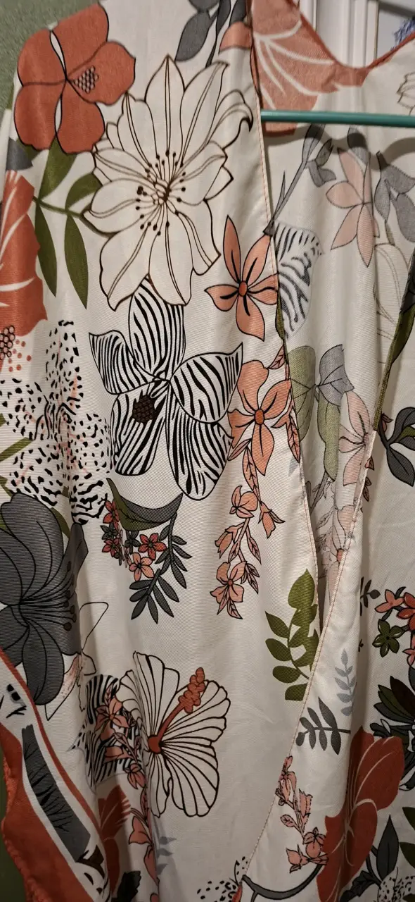 Kimono floral de mujer con diseño colorido - 3