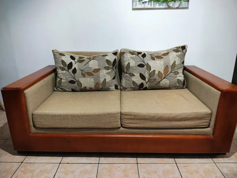 Sofá de madera con poltronas - 2