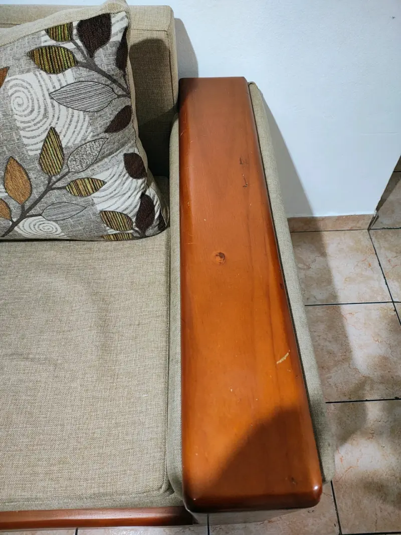Sofá de madera con poltronas - 4