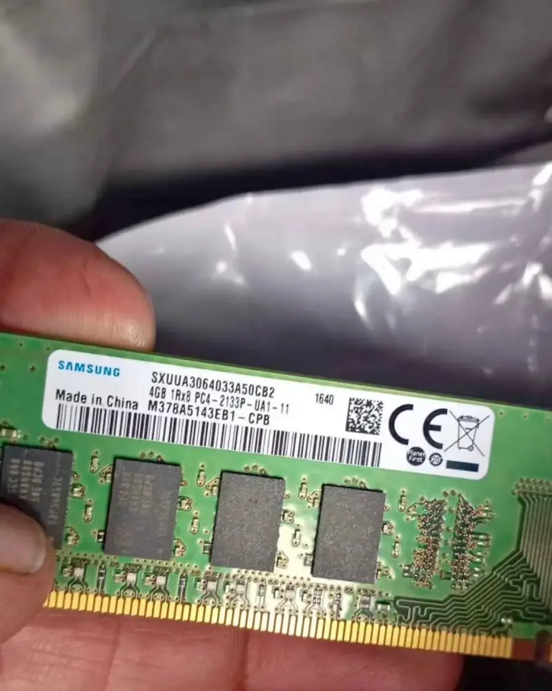 Memoria RAM Samsung 4GB y SSD SanDisk 64GB - 1