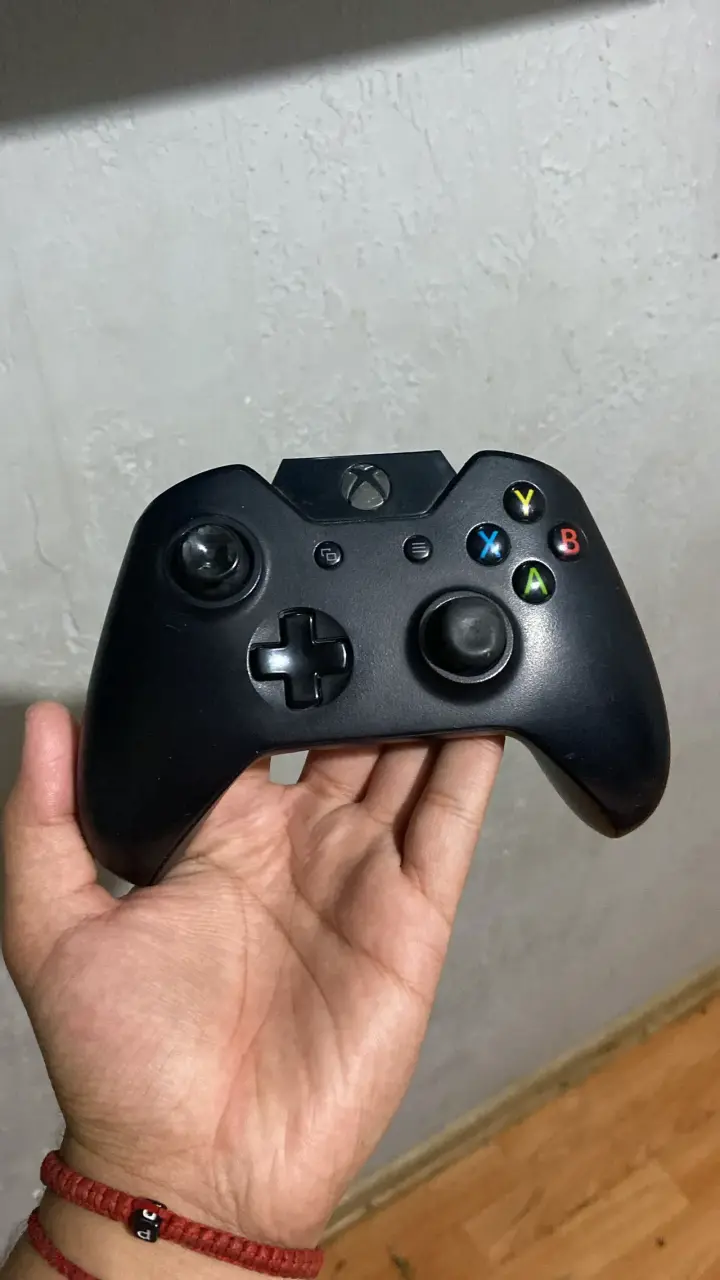 Consola Xbox One con control incluido - 5