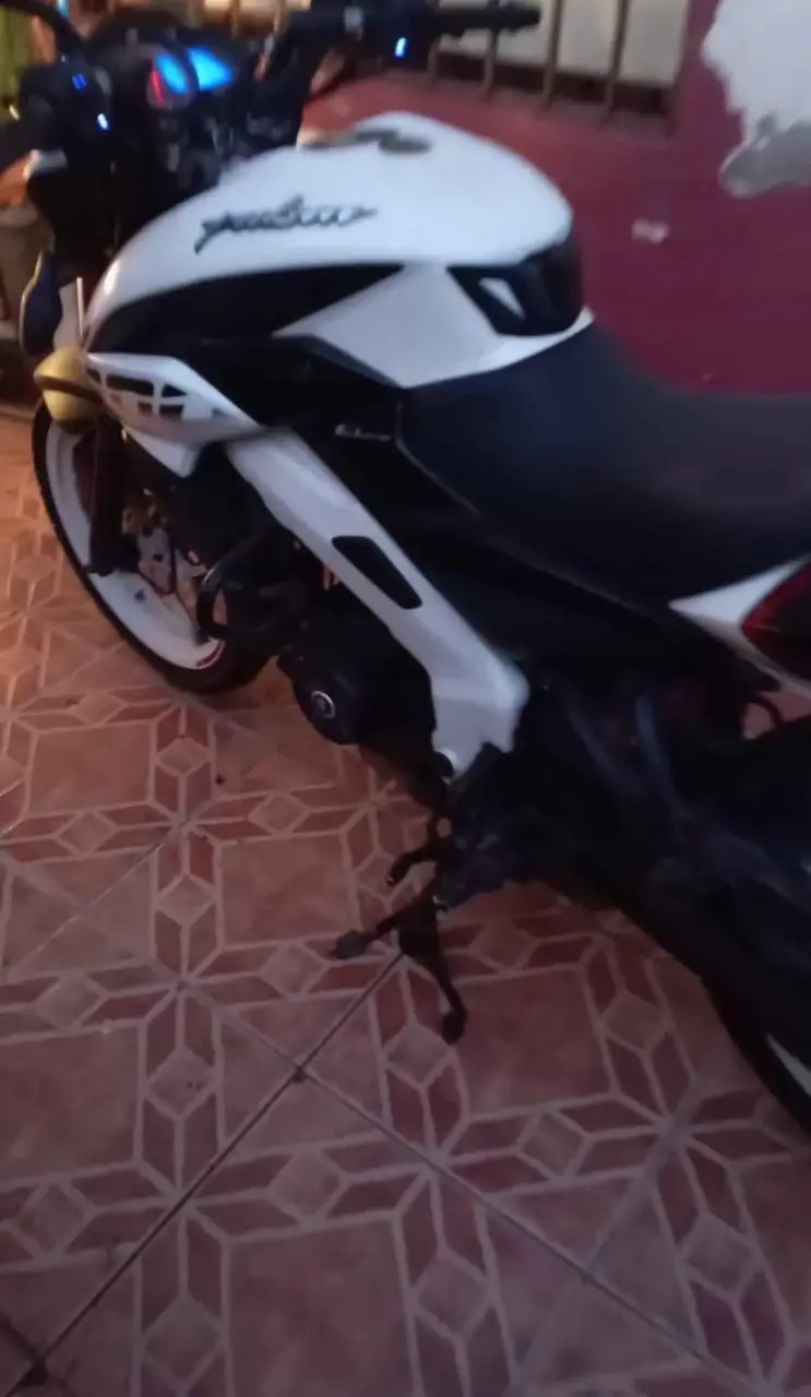 Moto Bajaj Pulsar NS200 en buen estado - 2