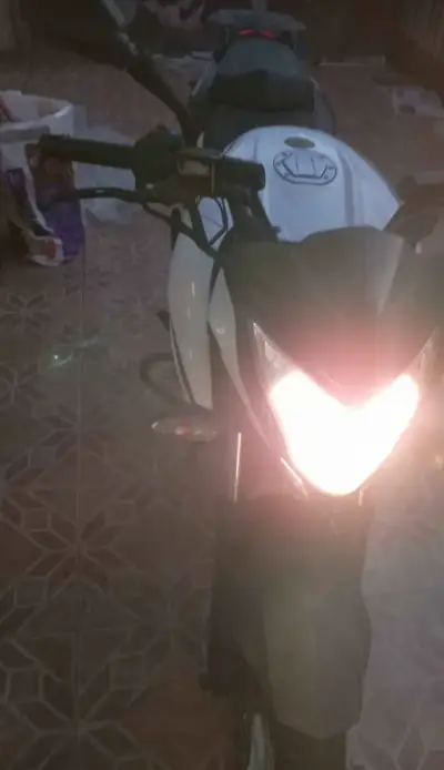 Moto Bajaj Pulsar NS200 en buen estado - miniatura 3