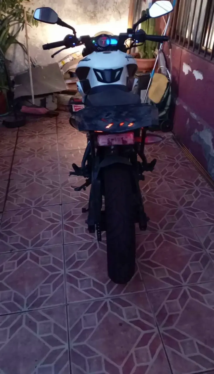 Moto Bajaj Pulsar NS200 en buen estado - 5