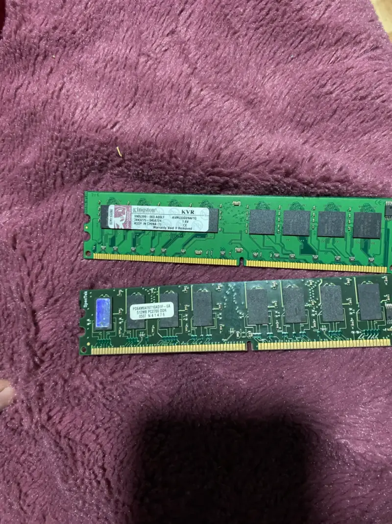 Memoria RAM y Disco Duro Kingston y Hitachi usados - 1