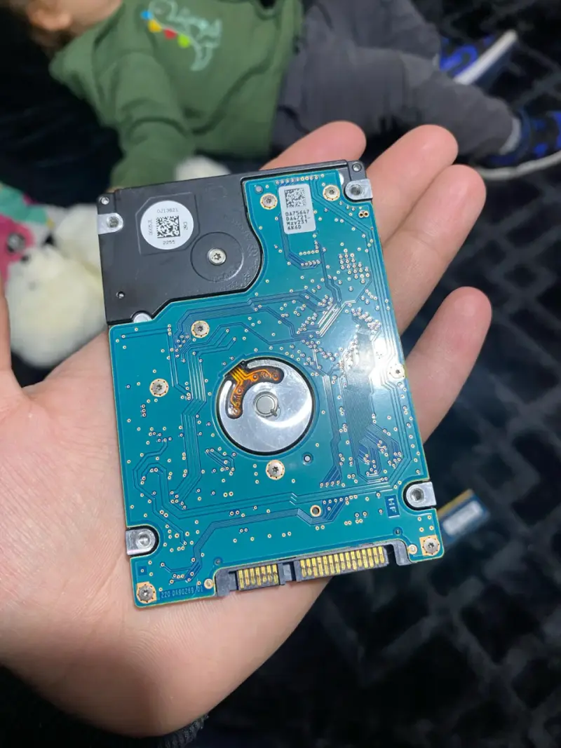 Memoria RAM y Disco Duro Kingston y Hitachi usados - 3