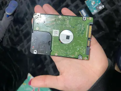 Memoria RAM y Disco Duro Kingston y Hitachi usados - miniatura 4