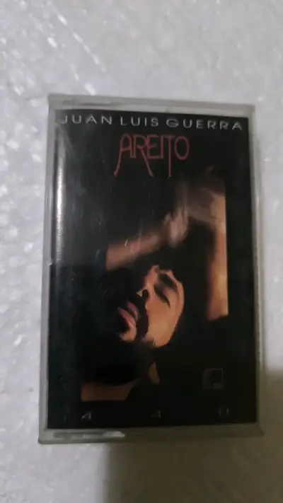 Cassette Juan Luis Guerra Areíto en buen estado - miniatura 1