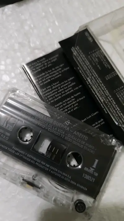 Cassette Juan Luis Guerra Areíto en buen estado - miniatura 2