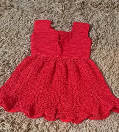 Vestido tejido a crochet rojo para niña - miniatura 1