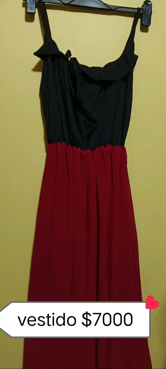 Chaqueta roja con tachas decorativas - 2