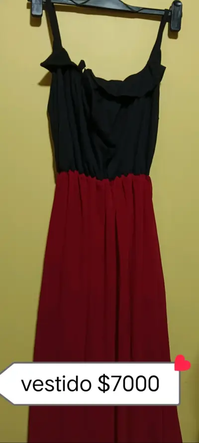 Chaqueta roja con tachas decorativas - miniatura 2