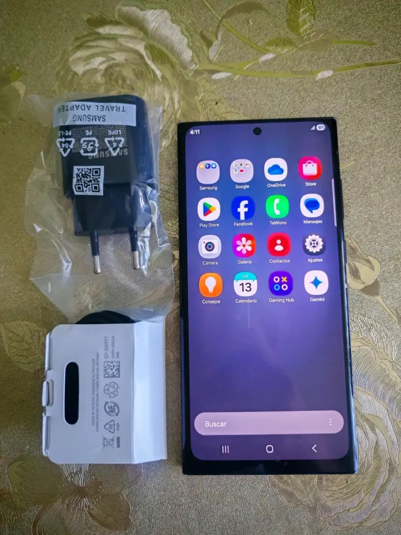 Samsung Galaxy S23 Ultra con cargador original - 1