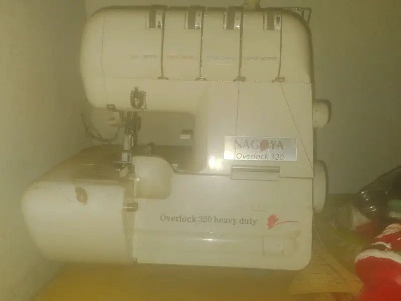 Máquina Overlock Nagoya 320 para Costura