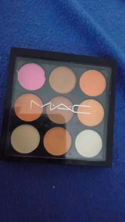 Lote de maquillaje MAC con lápices y sombras - miniatura 1