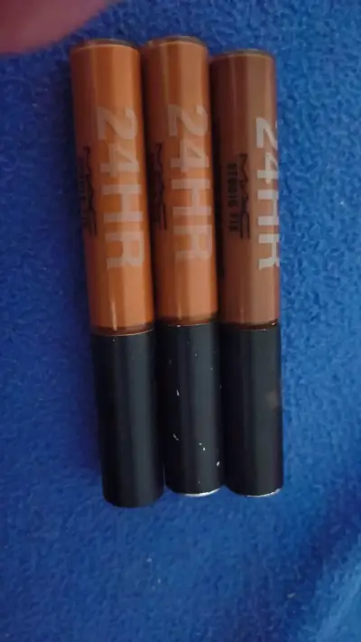 Lote de maquillaje MAC con lápices y sombras - miniatura 2
