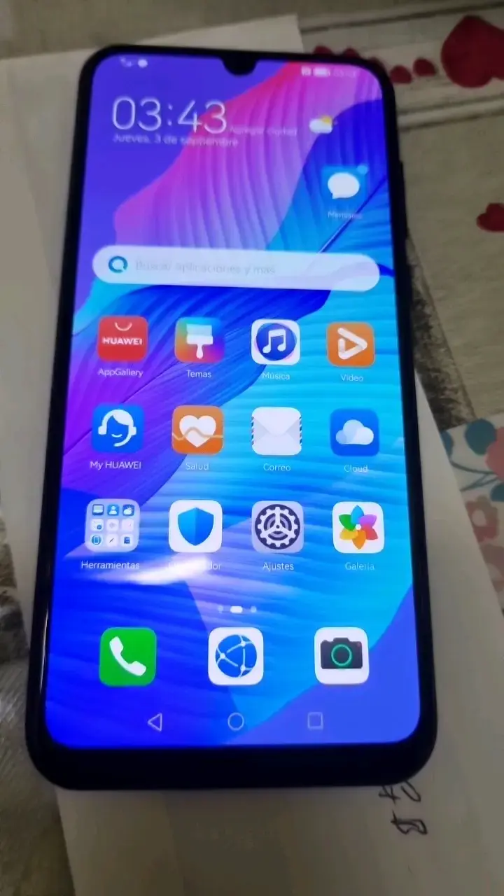 Smartphone Huawei con triple cámara trasera - 4