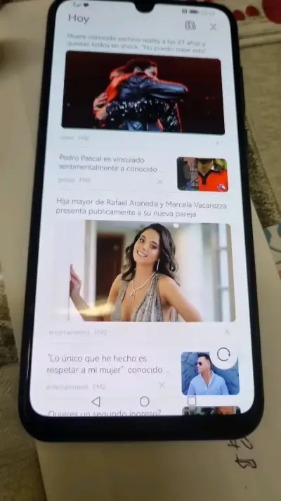 Smartphone Huawei con triple cámara trasera - miniatura 6