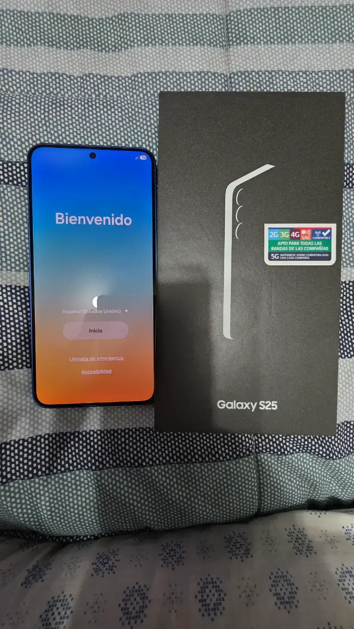 Smartphone Samsung Galaxy S25 con caja - 1
