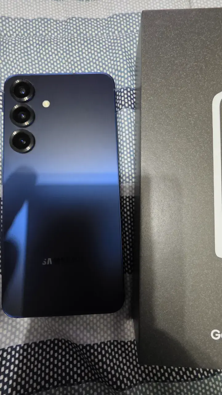 Smartphone Samsung Galaxy S25 con caja - 2