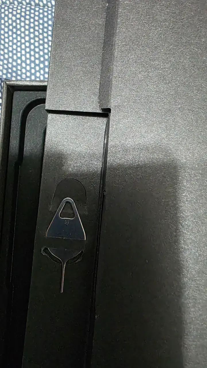 Smartphone Samsung Galaxy S25 con caja - 3
