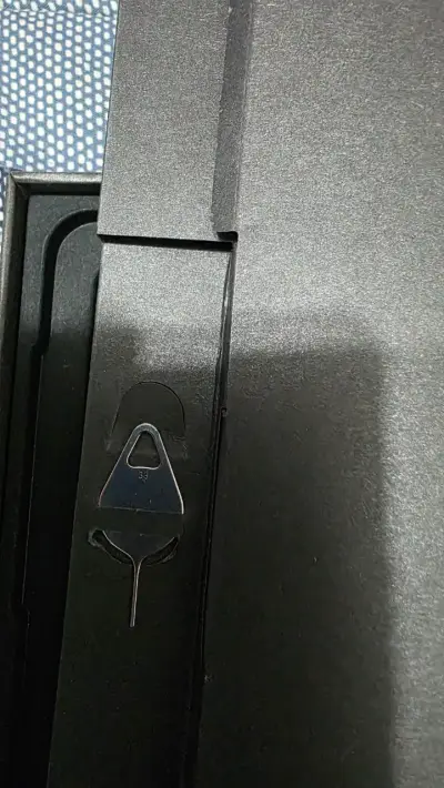 Smartphone Samsung Galaxy S25 con caja - miniatura 3