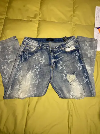 Jeans Amiri con estrellas y diseño desgastado - miniatura 10