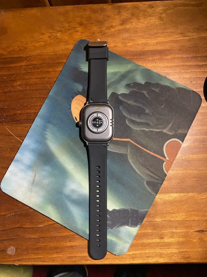 Reloj inteligente negro con correa de silicona - 2