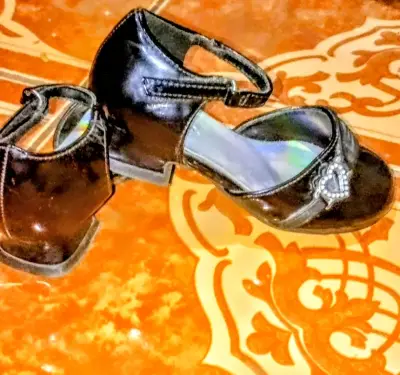 Zapatos cueca negro con hebilla decorativa 8 1/2 - miniatura 1