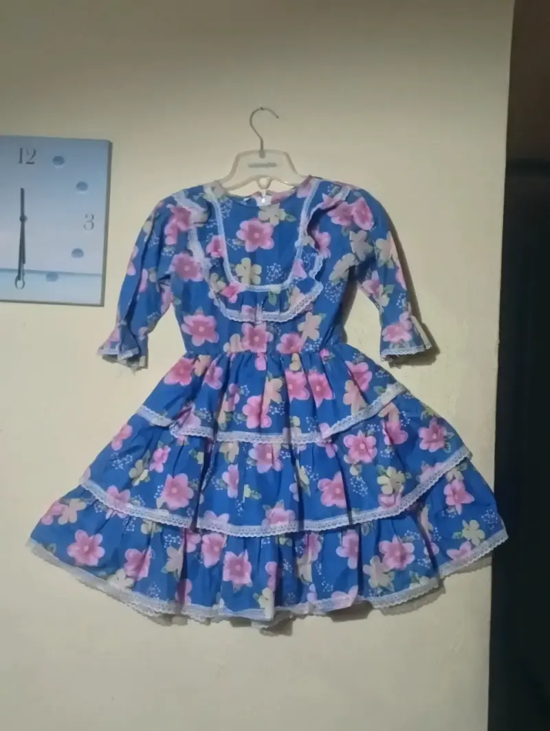 Vestido de huasita azul con flores talla 6/8 - 2
