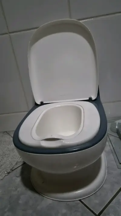 Bacinica para niños Infanti con tapa - miniatura 2