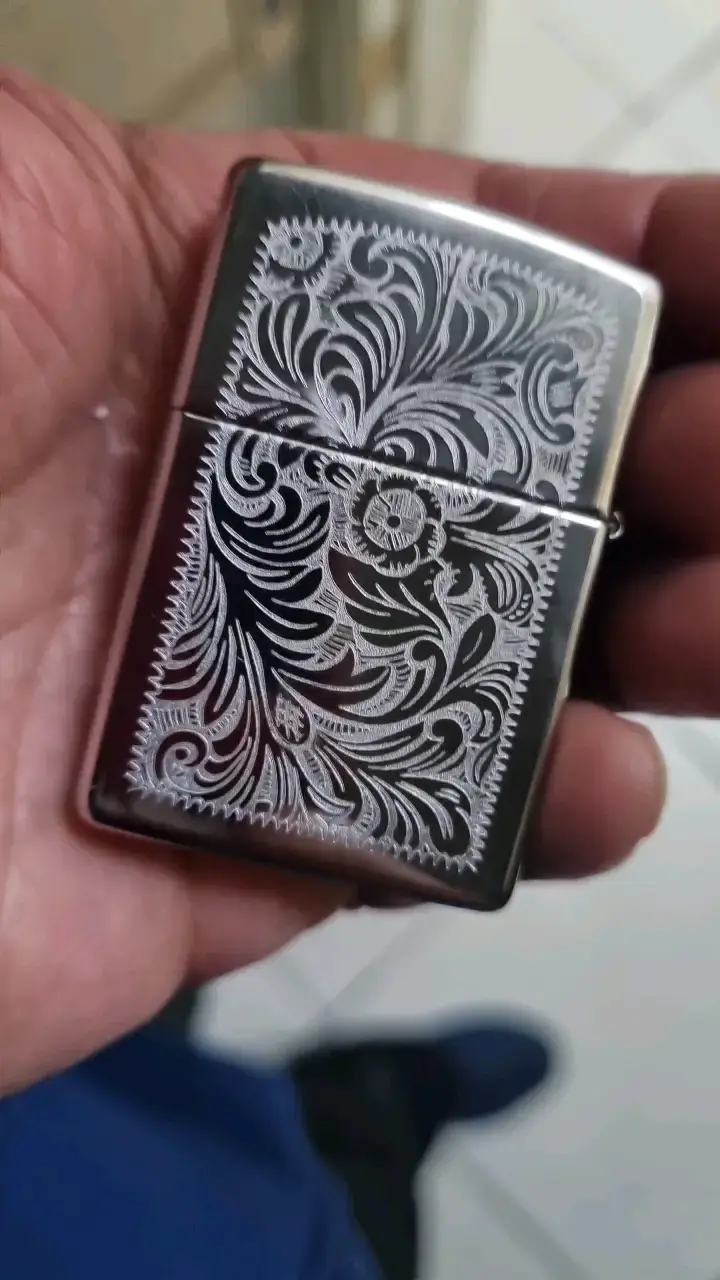 Encendedor Zippo con diseño grabado - 6