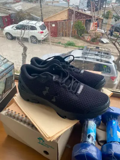 Zapatillas deportivas negras Under Armour - miniatura 1