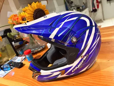 Casco de motocross O'Neal azul y blanco - miniatura 1