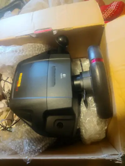 Volante de carreras Logitech Momo con pedales - miniatura 2