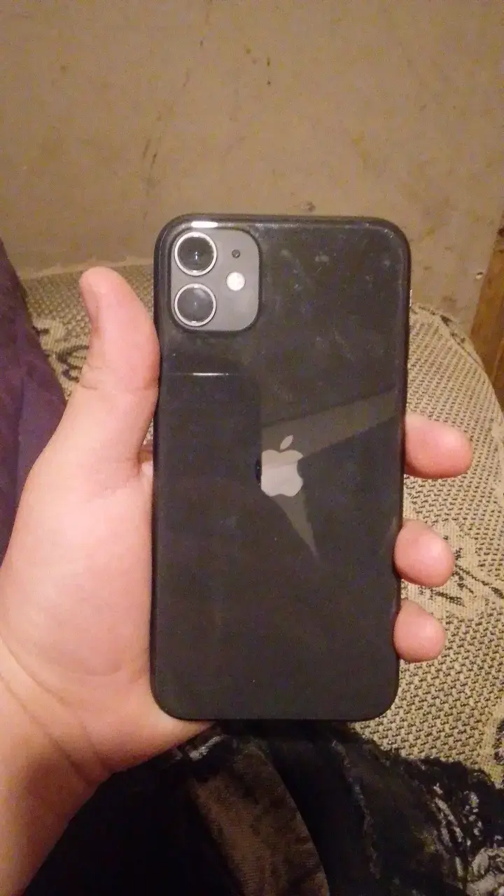 iPhone 11 en buen estado sin funda - 2