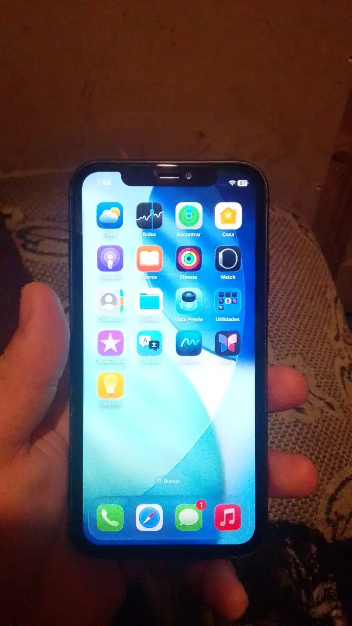 iPhone 11 en buen estado sin funda - 3
