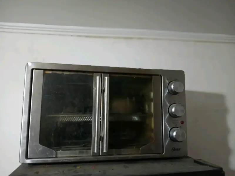 Horno tostador Oster de acero inoxidable