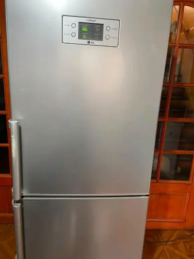 Refrigerador LG No Frost Plateado en Buen Estado - miniatura 1