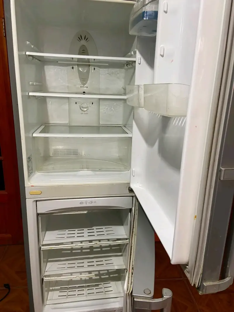 Refrigerador LG No Frost Plateado en Buen Estado - 2