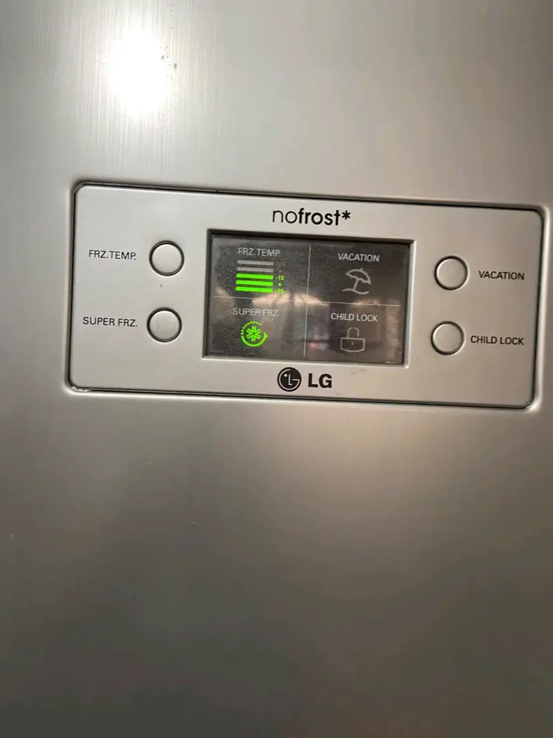 Refrigerador LG No Frost Plateado en Buen Estado - 3