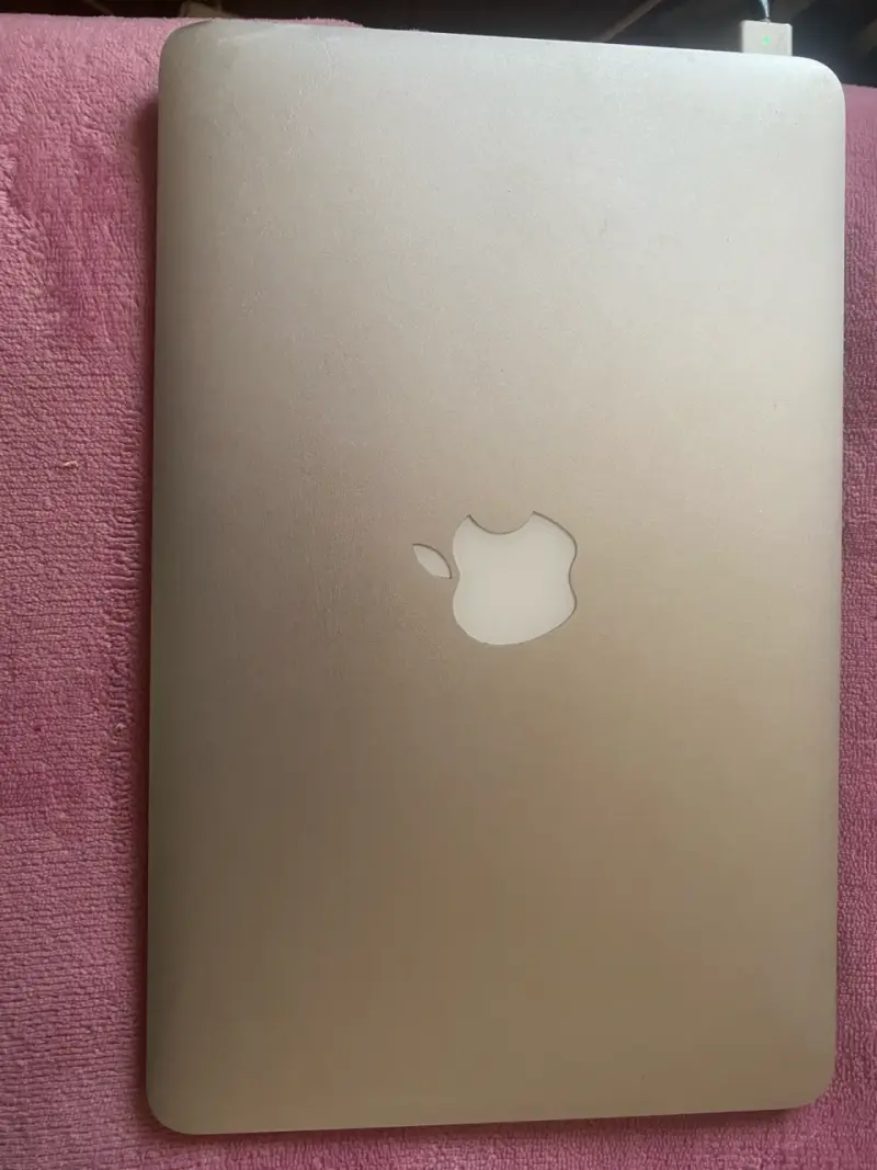 MacBook Air 11 pulgadas 2012 Intel Core i5 - 1
