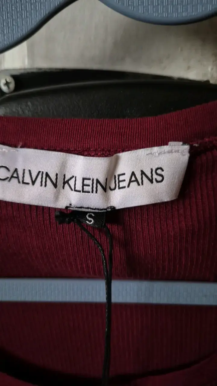 Polera Calvin Klein Jeans burdeos manga larga - 2
