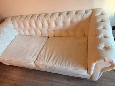 Sofá Chesterfield Beige en buen estado - miniatura 1